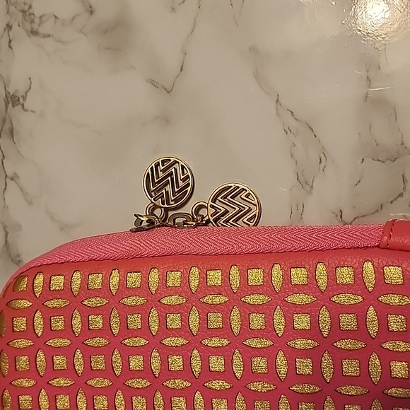 Fashionation duchess pink and gold 10.2 tablet or laptop sleeve - Picture 4 of 6